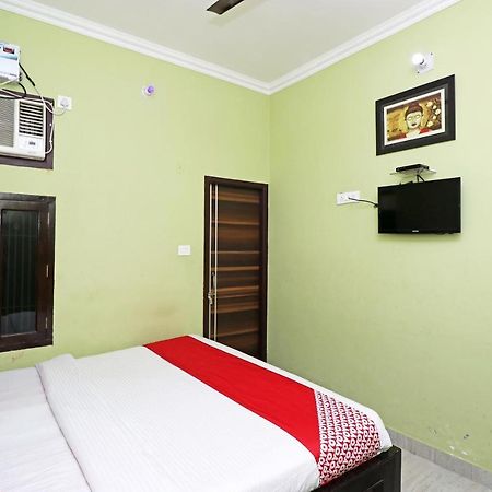 Capital O 11480 Hotel Blue Star Varanasi Exterior foto