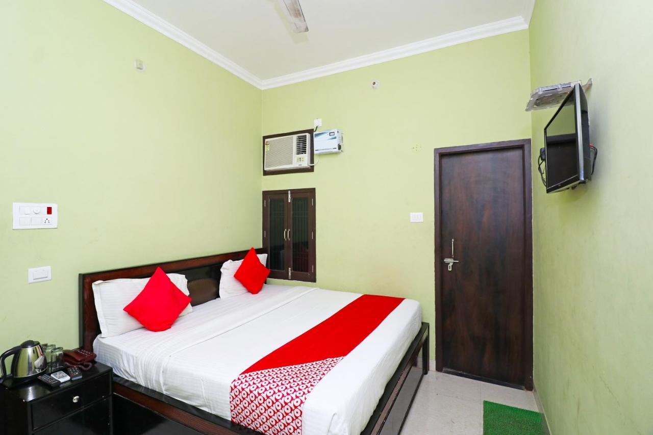 Capital O 11480 Hotel Blue Star Varanasi Exterior foto
